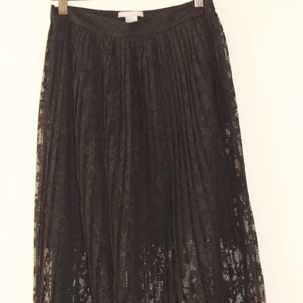Chic black lace skirt